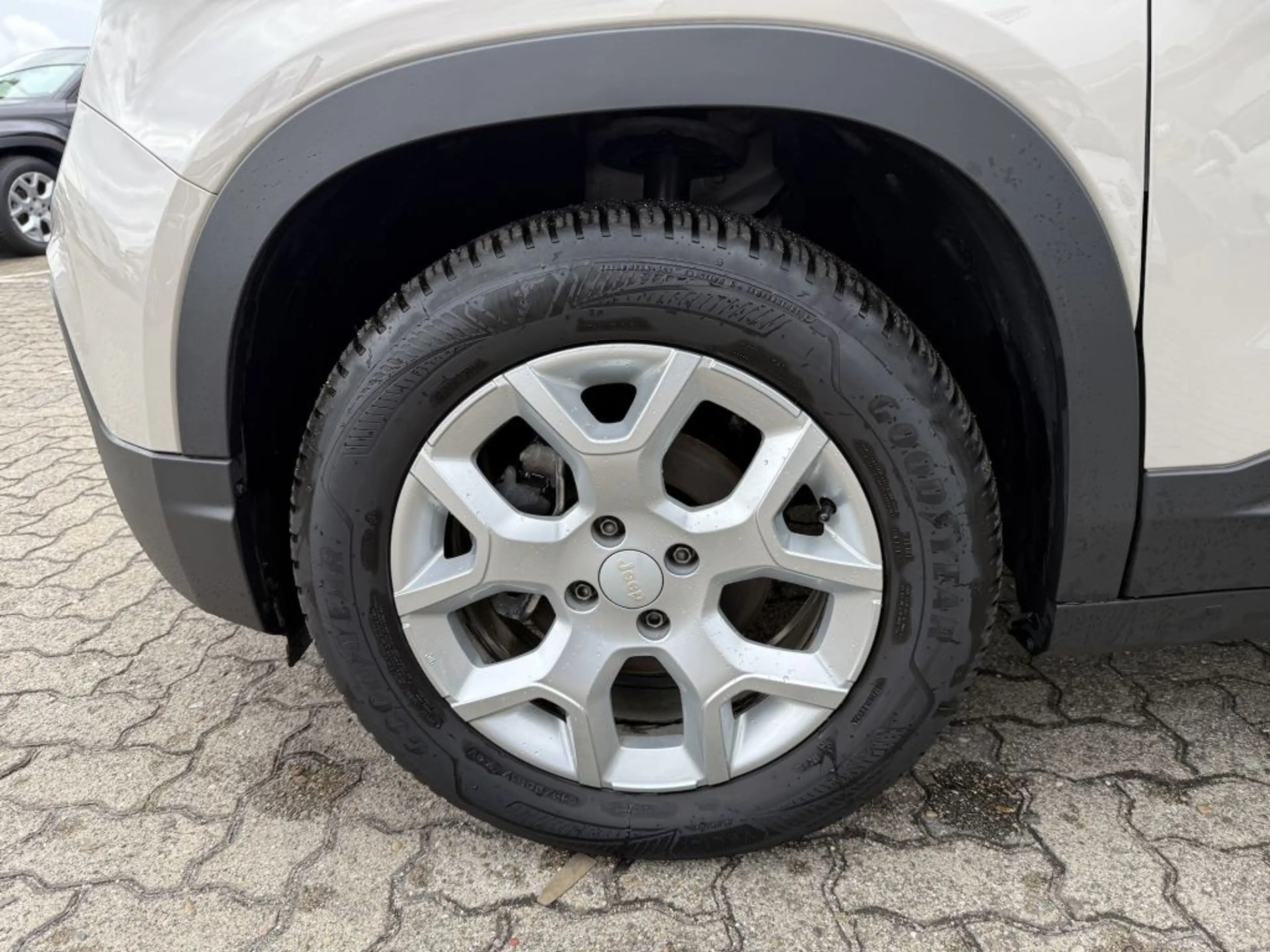 Jeep Avenger 1.2 GSE T3 Turbo-Benzin GDI Altitude — photo 9