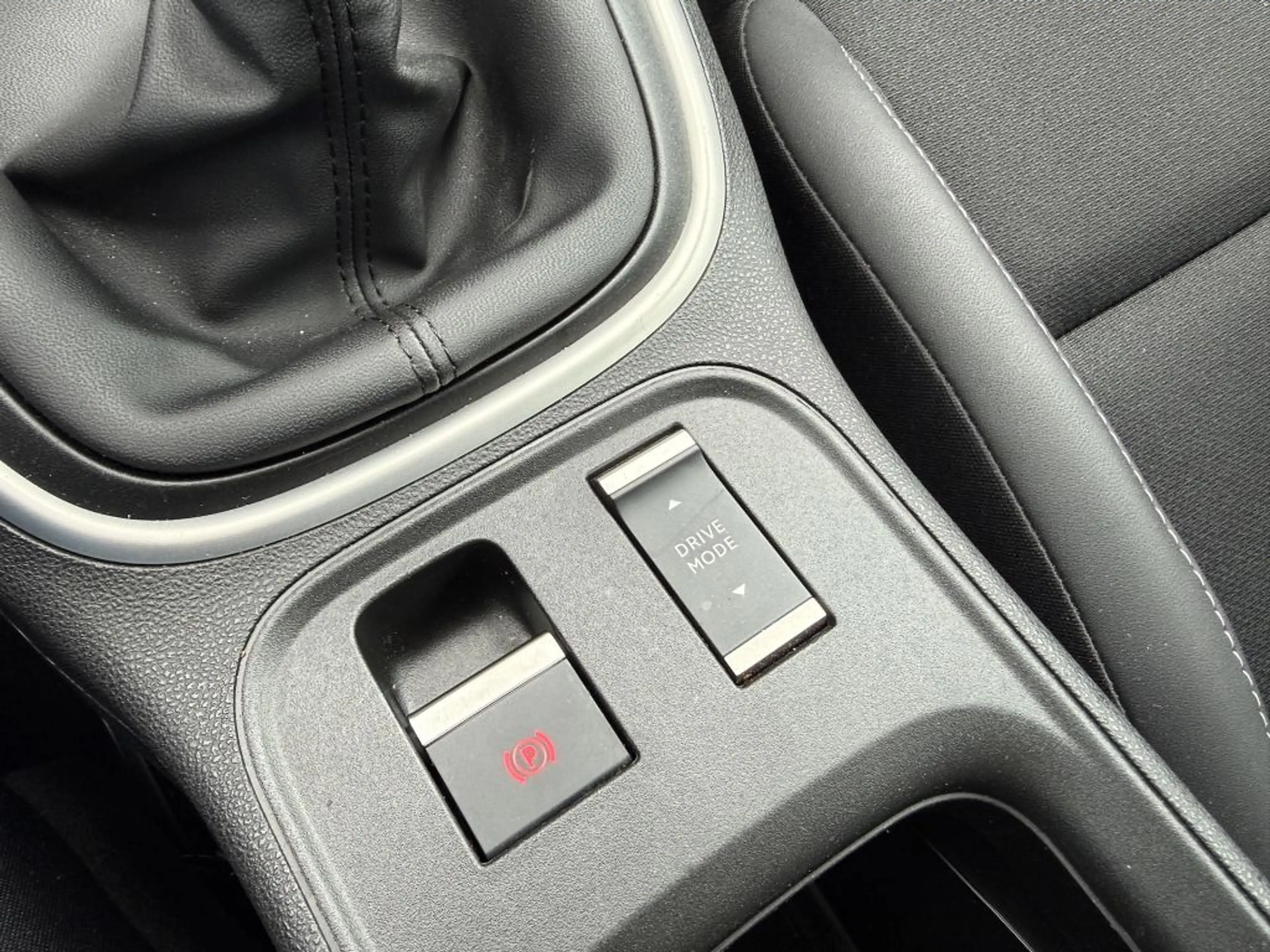 Jeep Avenger 1.2 GSE T3 Turbo-Benzin GDI Altitude — photo 22