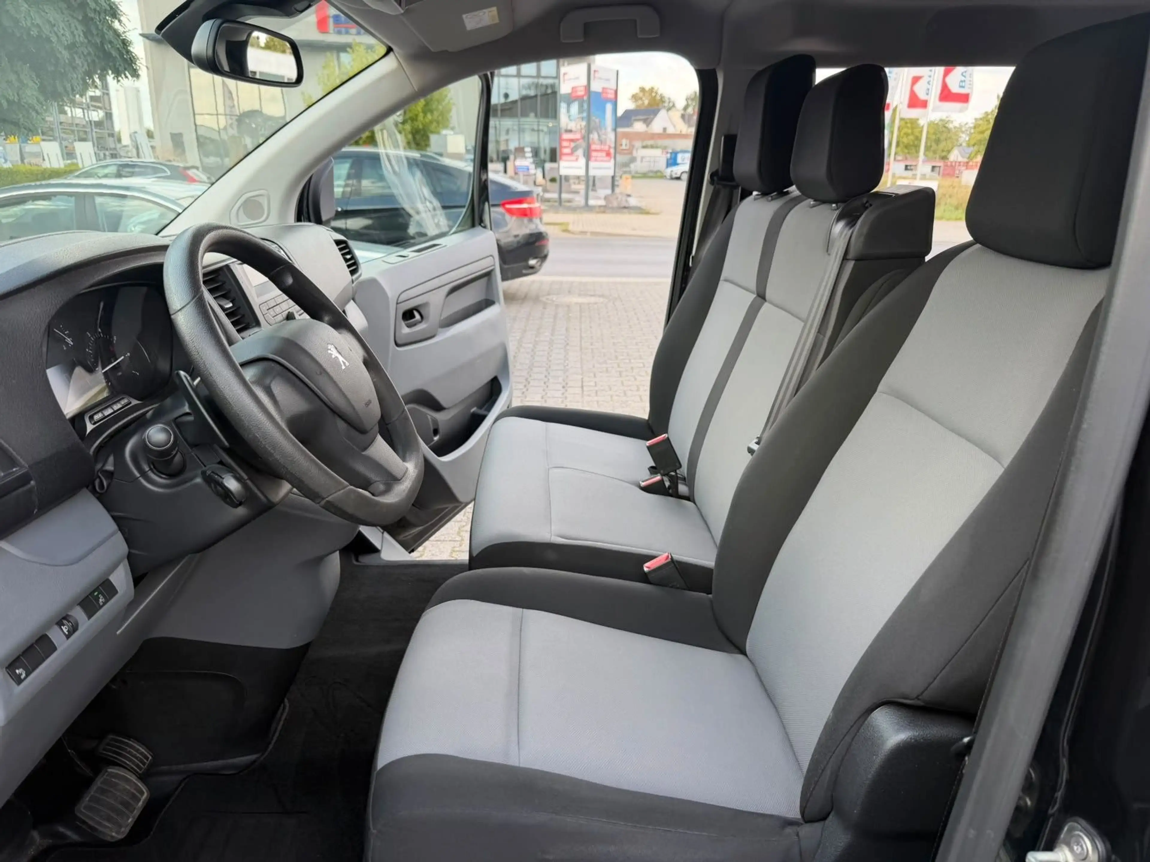 Peugeot Traveller Expert Kombi Traveller L3 — photo 11
