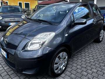 Yaris II 2005 3p 1.0 Now