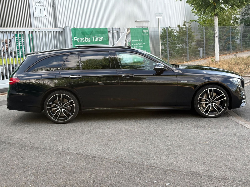 Mercedes-Benz E 53 AMG 4Matic+ Night Paket Panorama*AHK* — photo 3