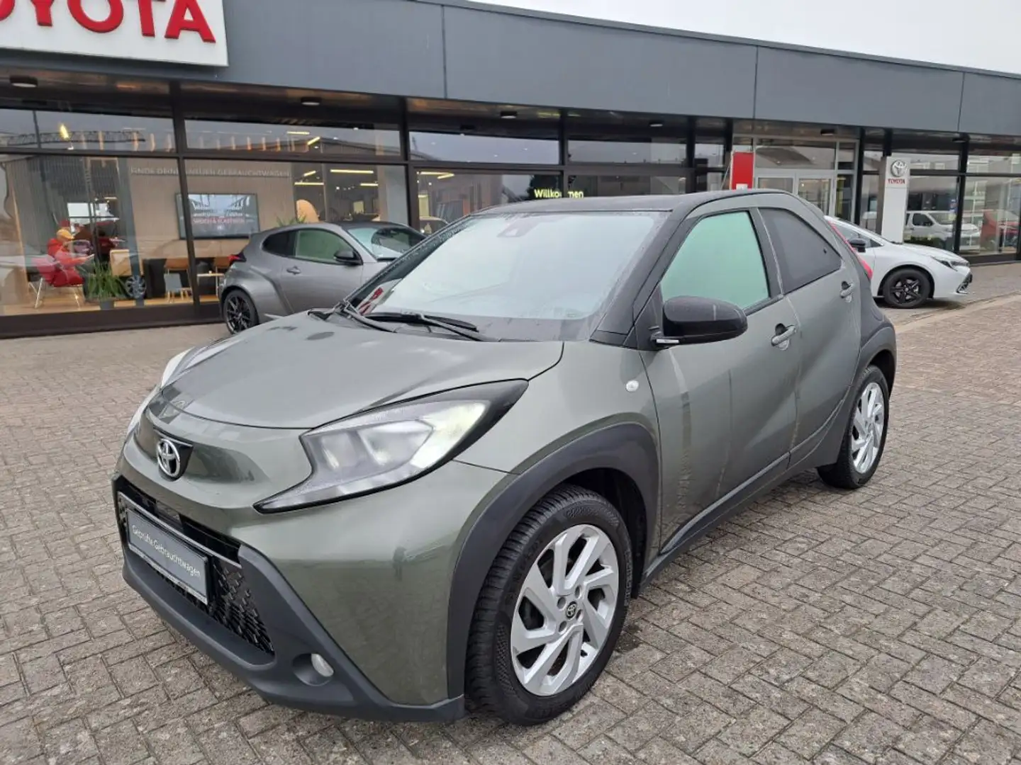 Toyota Aygo X Pulse *Allwetter, LM-Felgen, Klima* Vert - 2