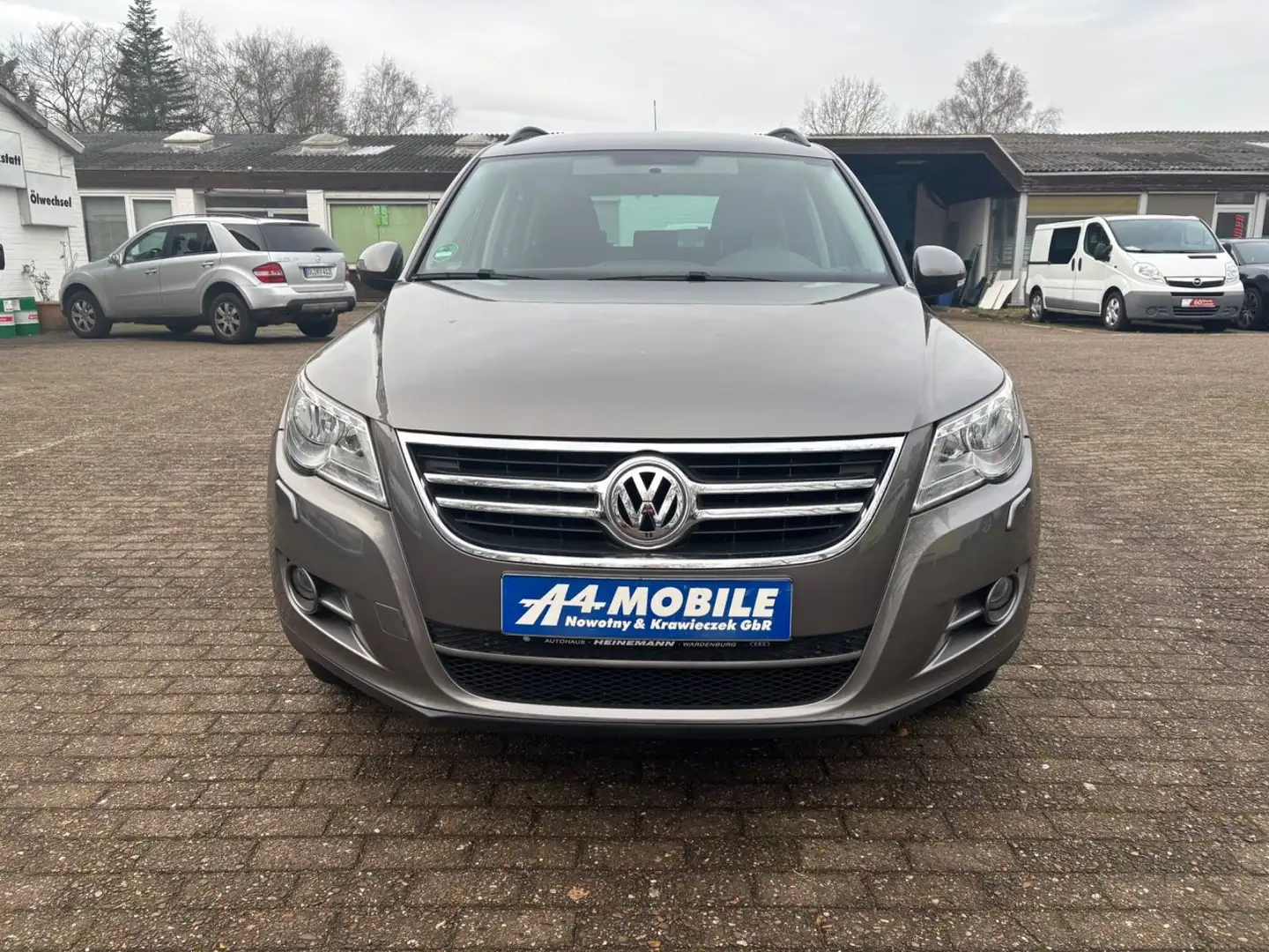 Volkswagen Tiguan Trend & Fun 4Motion AHK PDC Sitzheizung Grau - 2