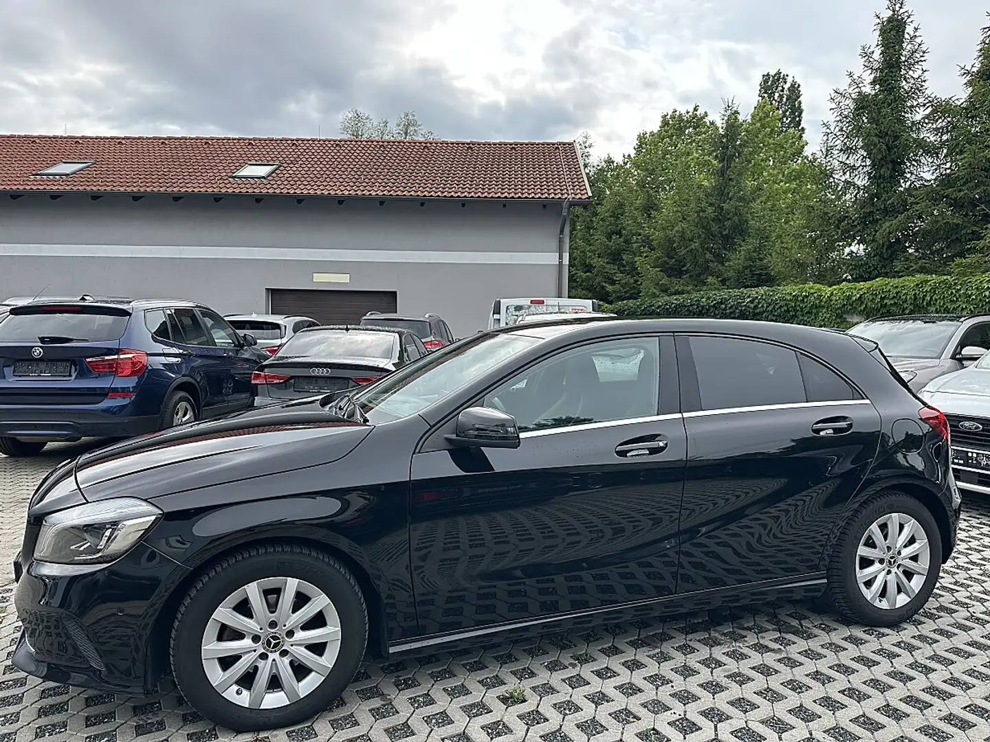 Mercedes-Benz A 180 d Aut. Schwarz - 2