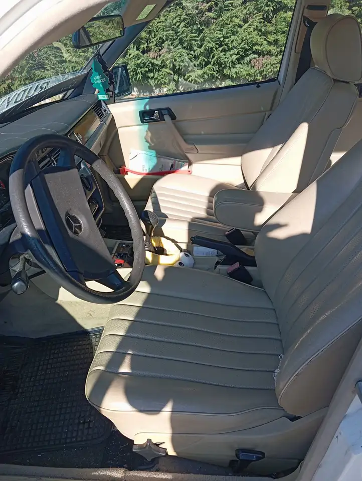Mercedes-Benz 190 2.0 E 122cv, foto 4