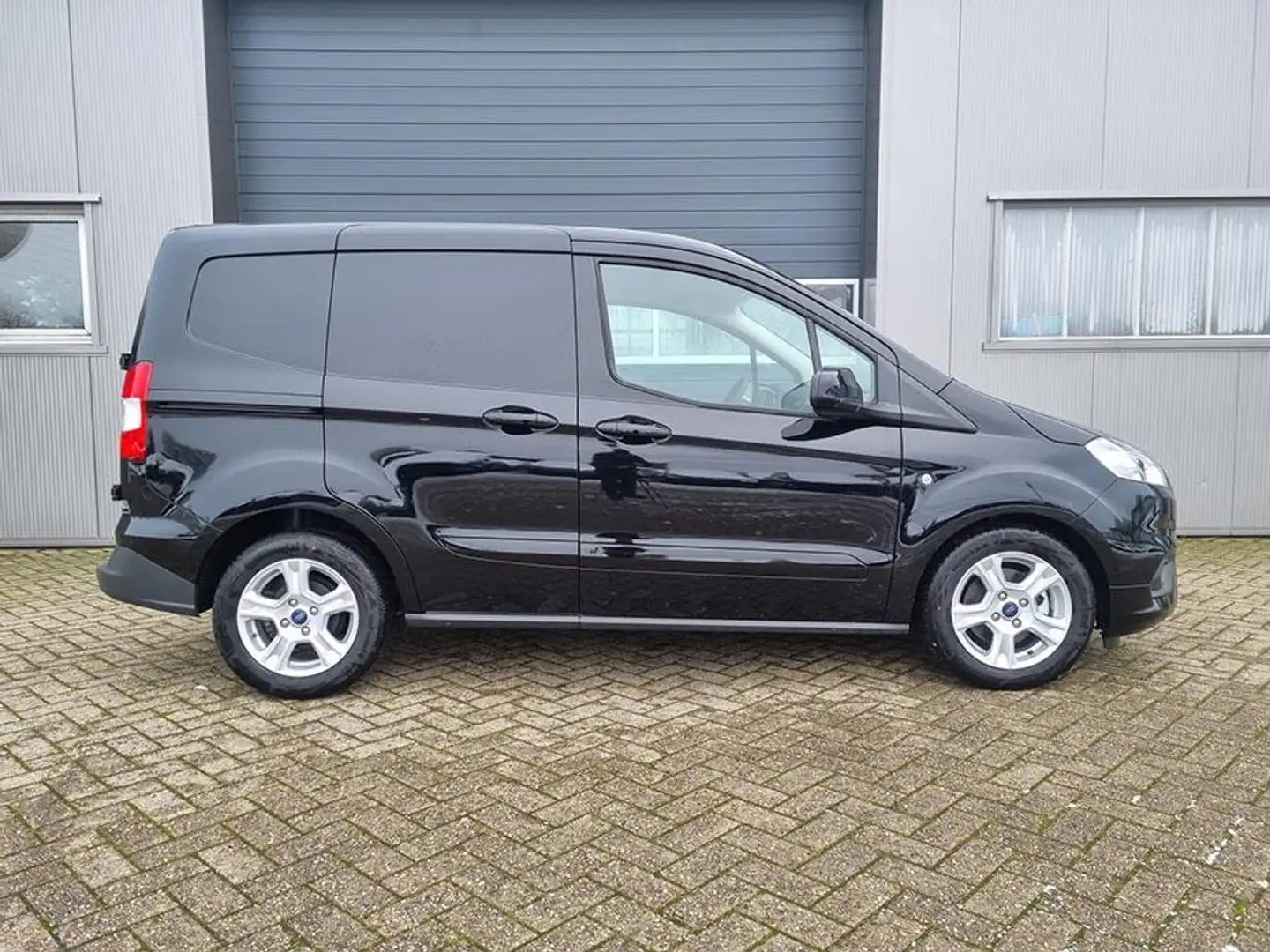 Ford Transit Courier 1.5 TDCi 100PS Limited Klimaautomatik S... Zwart - 2