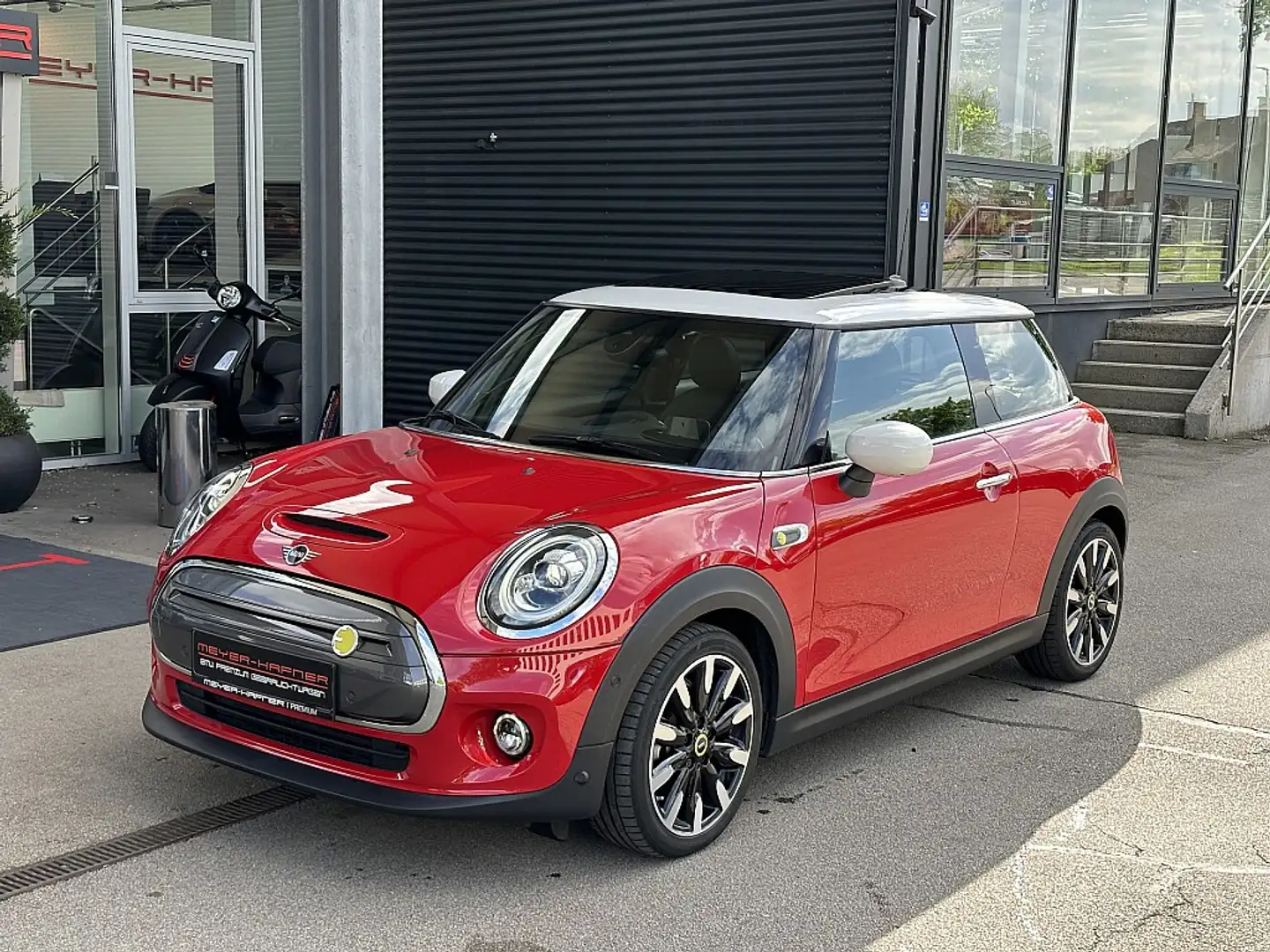 MINI Cooper S MINI Cooper SE 28,9kWh Aut. Piros - 1
