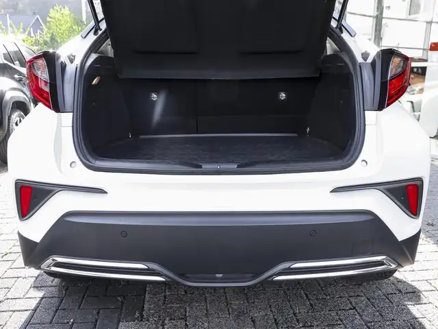 Toyota C-HR view 8