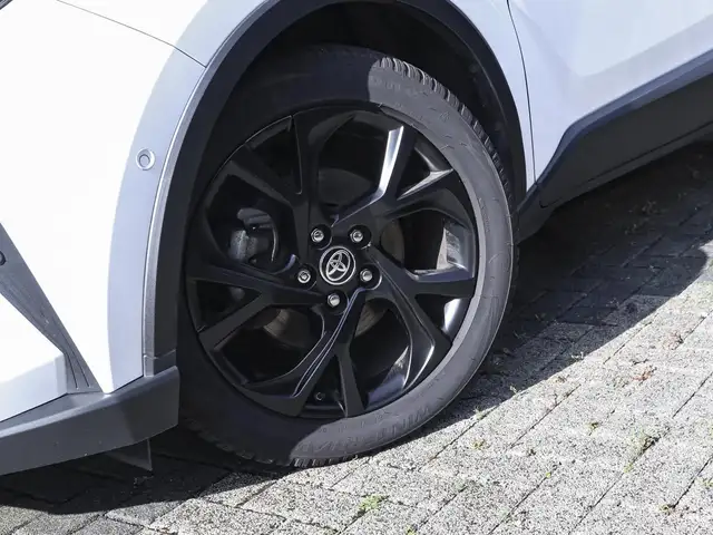 Toyota C-HR view 7
