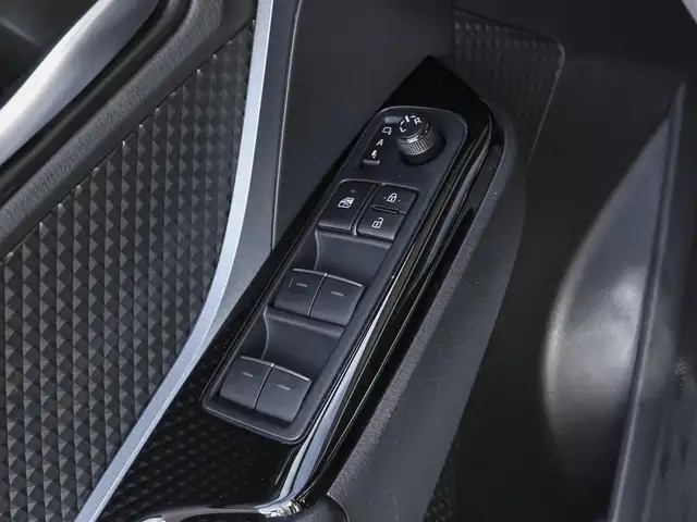 Toyota C-HR view 15