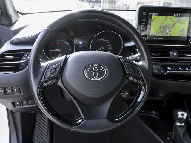 Toyota C-HR view 9