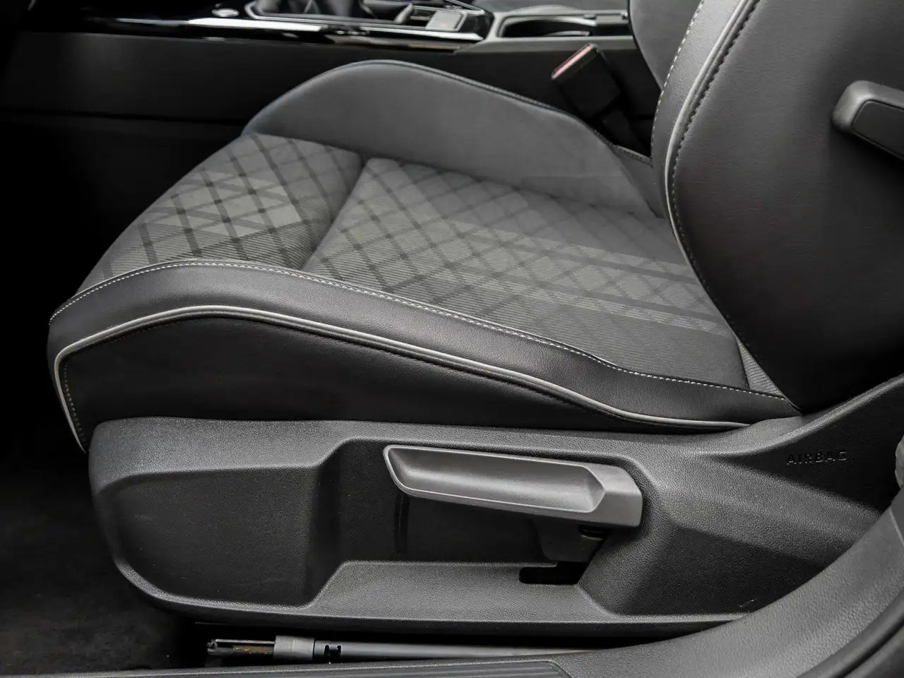 Volkswagen Golf Variant Golf VIII Variant 1.5 TSI R-Line ACC AHK LED NAV 15