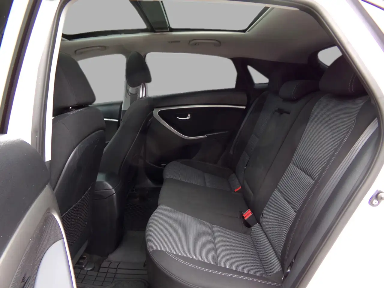 Hyundai ELANTRA снимка Hyundai ELANTRA