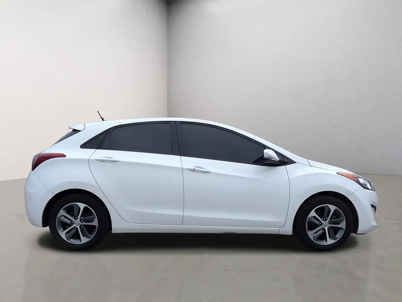 Hyundai ELANTRA снимка Hyundai ELANTRA