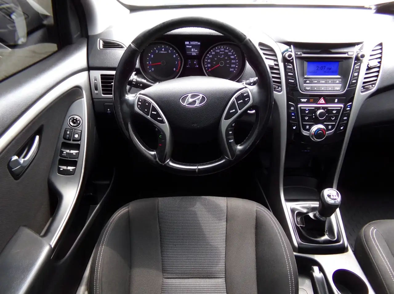 Hyundai ELANTRA снимка Hyundai ELANTRA
