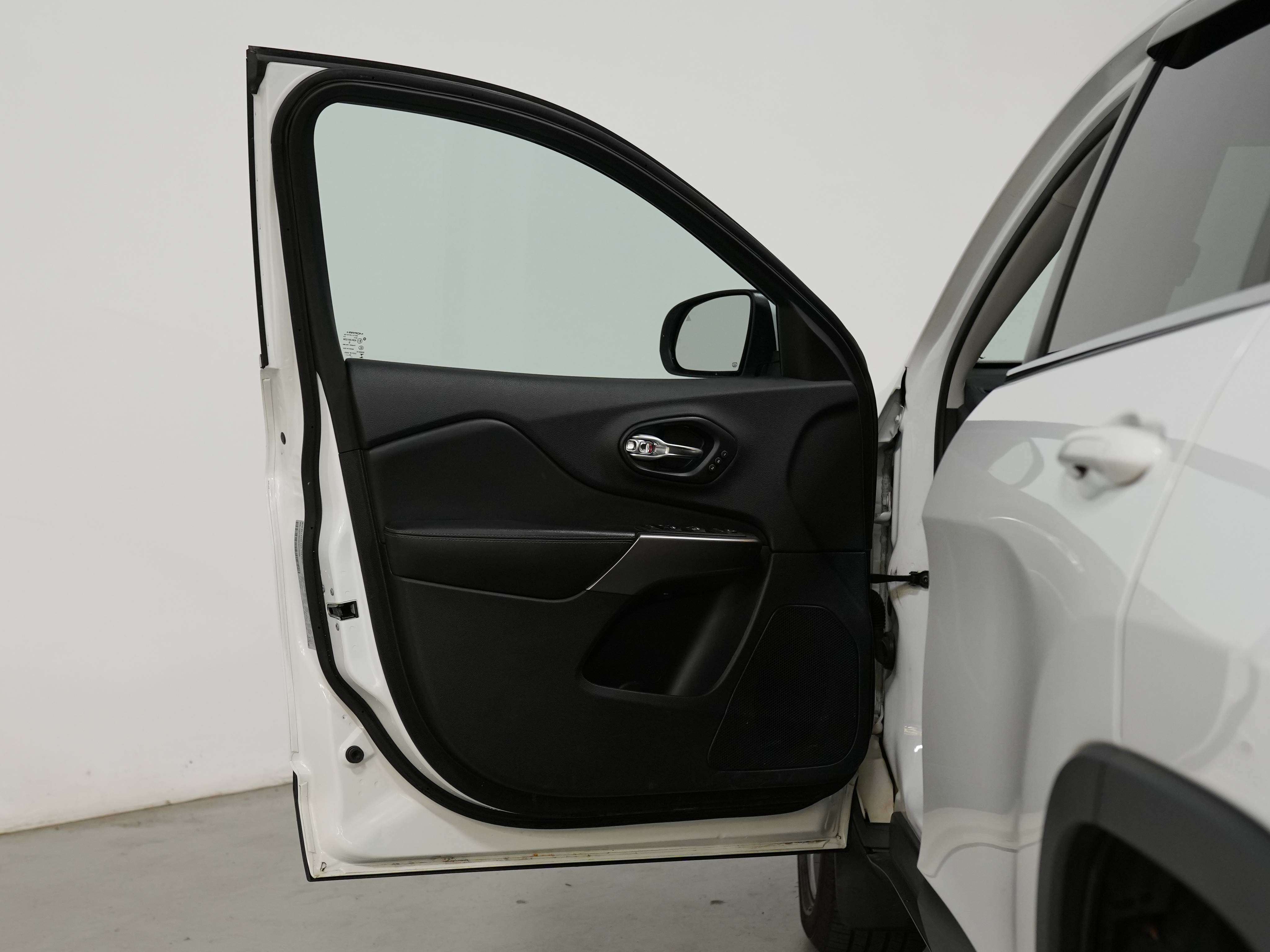 used 2021 Jeep Cherokee car, priced at $24,900