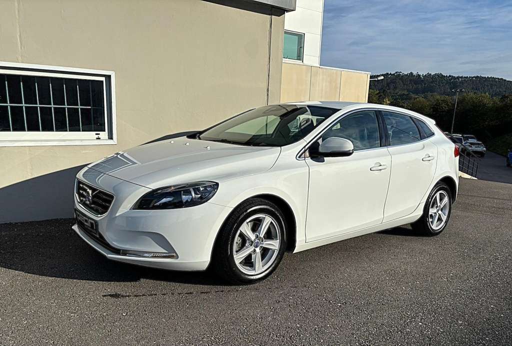 Volvo V40 D2 Momentum 120 - foto 1