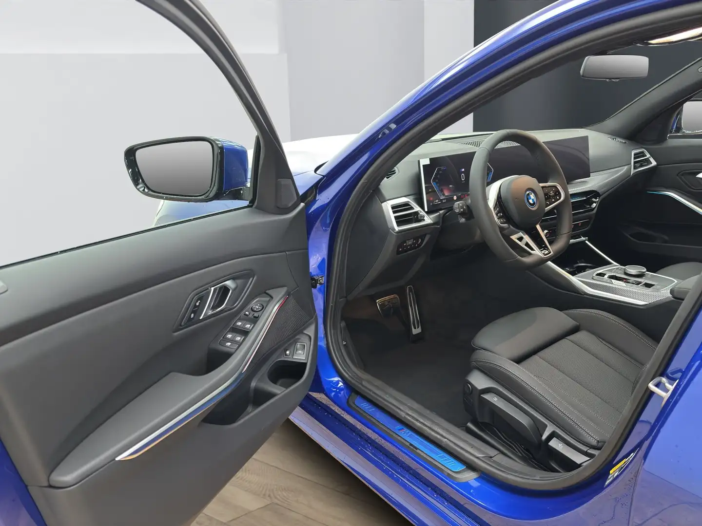 BMW 330 e Touring [M Sport, AHK, ACC, RFK, SHZ, HiFi] Blau - 2