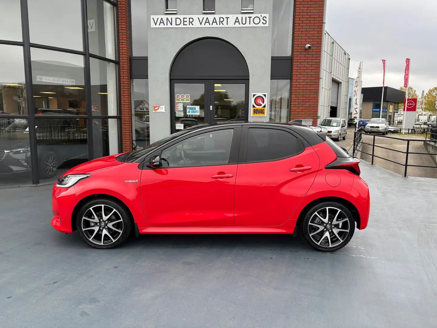 Toyota Yaris 1.5 Hybrid Launch Edition AUTOMAAT STOELVERWARMING Rood - 2