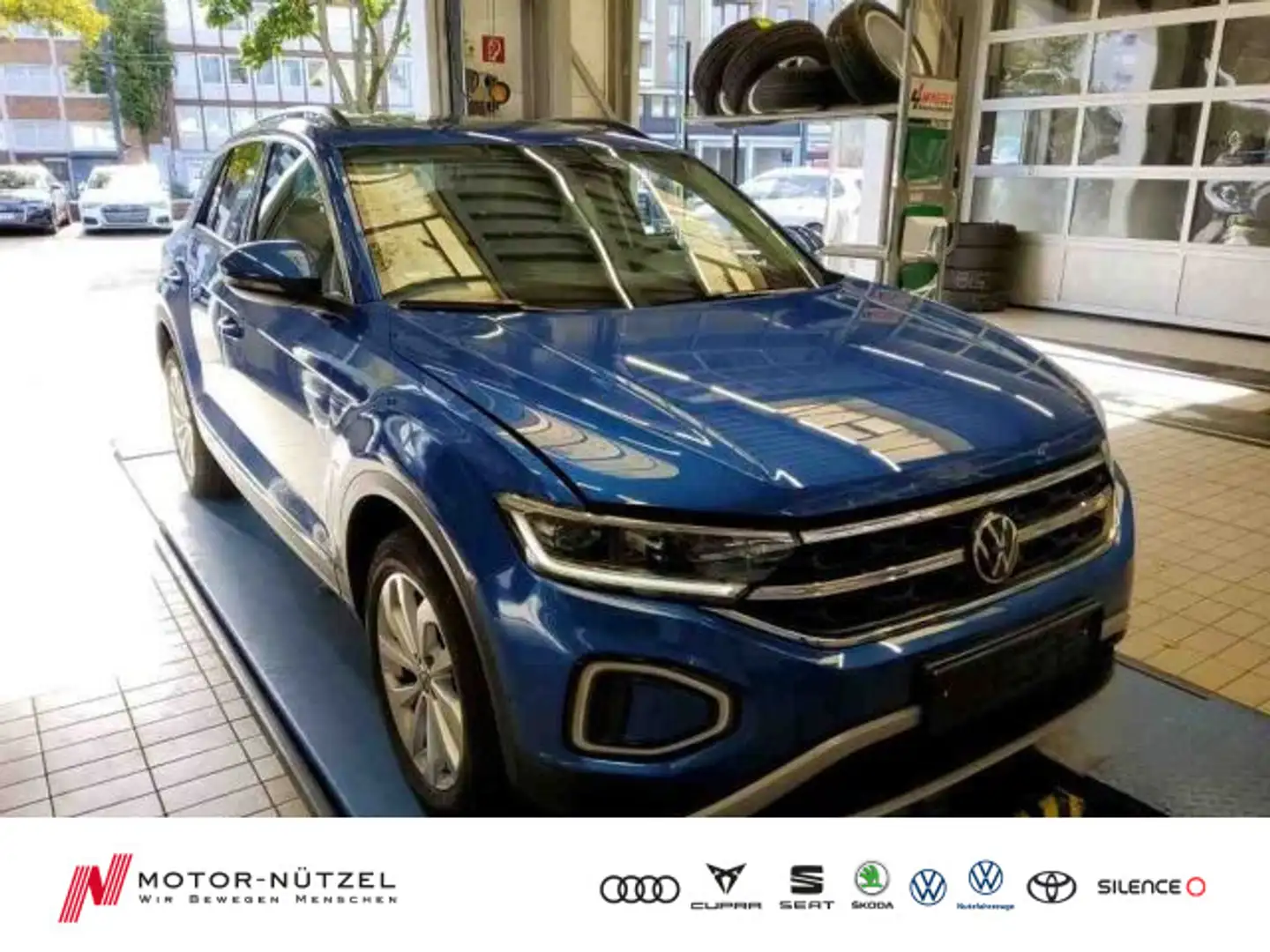 Volkswagen T-Roc 2.0 TDI DSG LEDplus+NAV+AHK+PANO+DAB+BEATS Blau - 1
