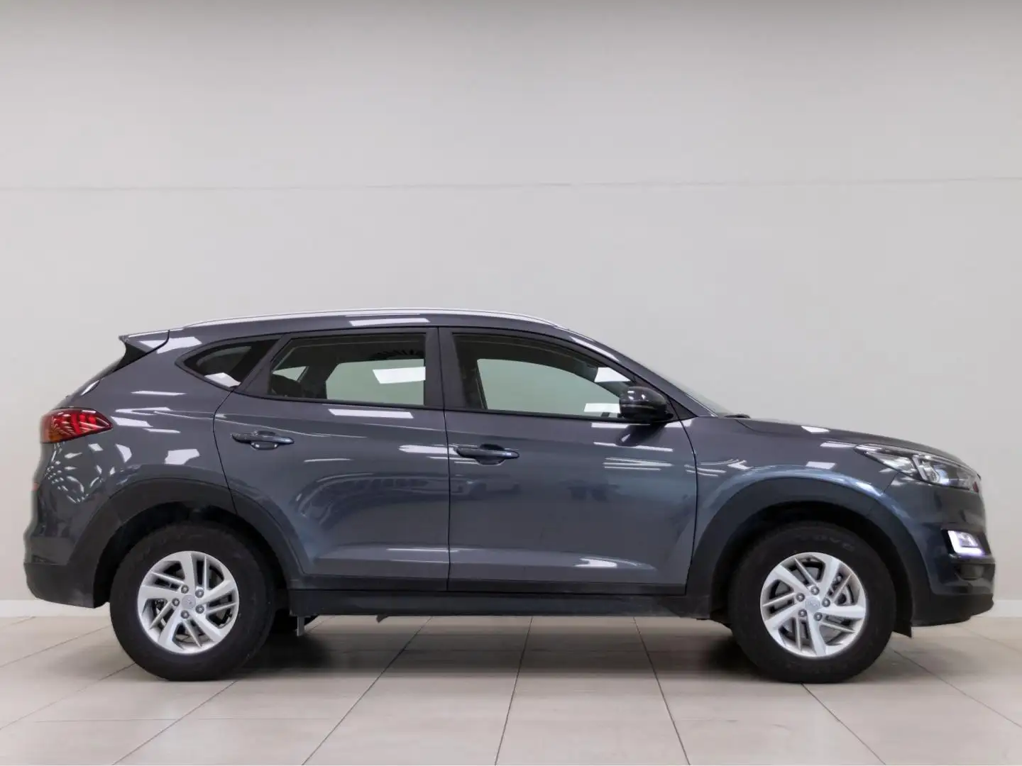 Hyundai TUCSON 1.6 GDI 97kW (131CV) SLE 4X2 Gris - 2