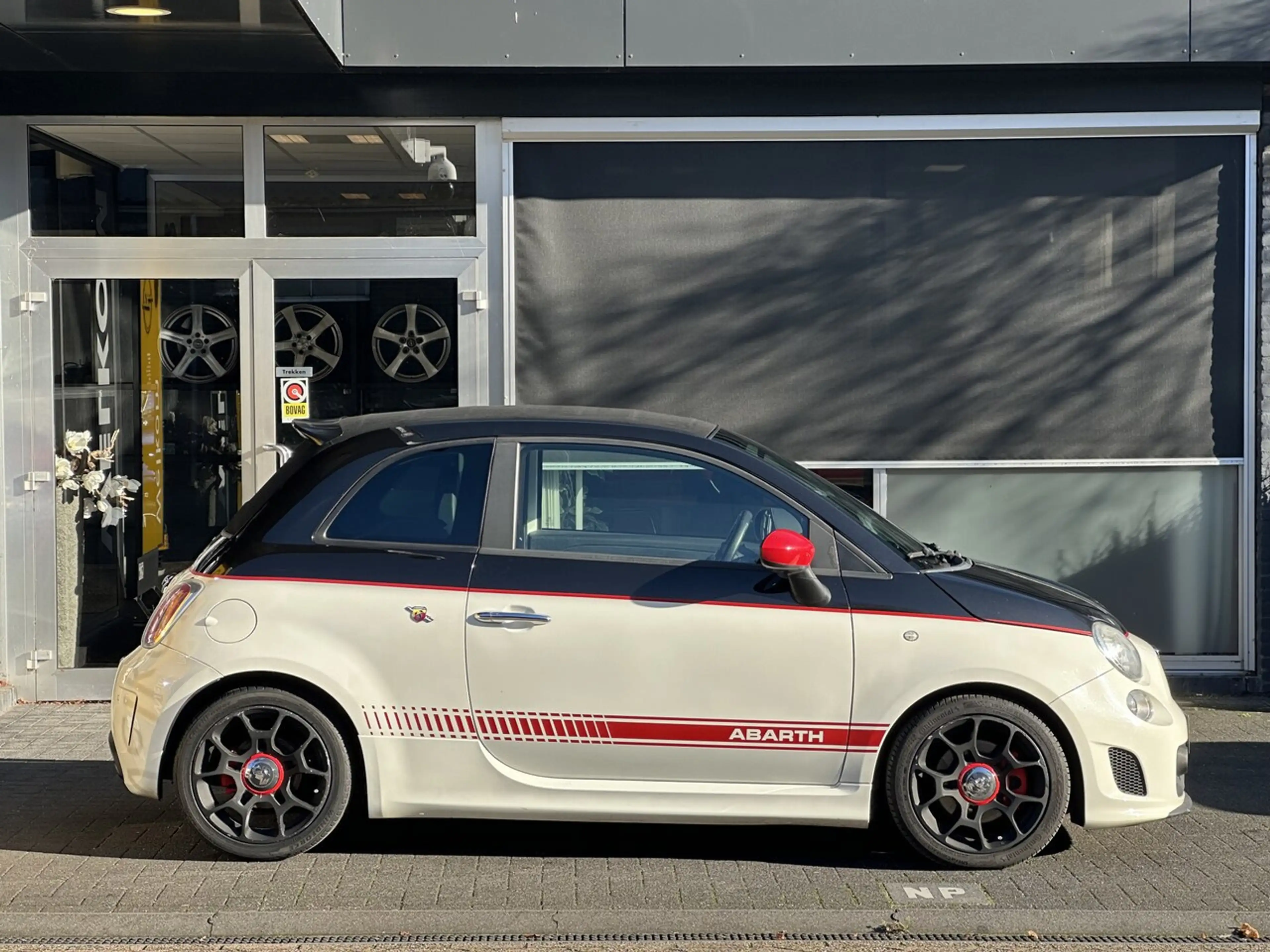 Fiat 500 Abarth 1.4 T-Jet Competizione — photo 11
