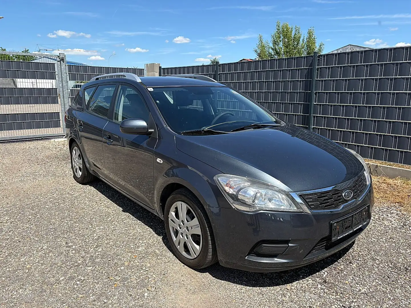 Kia Ceed / cee'd cee'd 1,6 CRDi Motion DPF ISG ** NEUES SERVICE ** Grau - 2