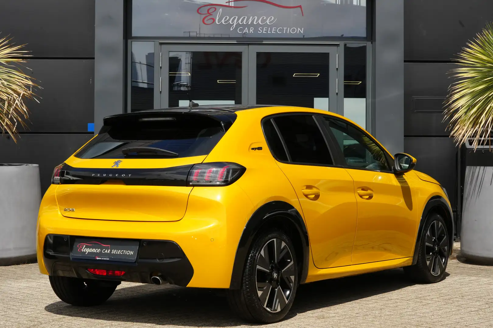 Peugeot 208 1.2 PureTech GT-Line 101pk AppleCarPlay/HarmanKard Жовтий - 2