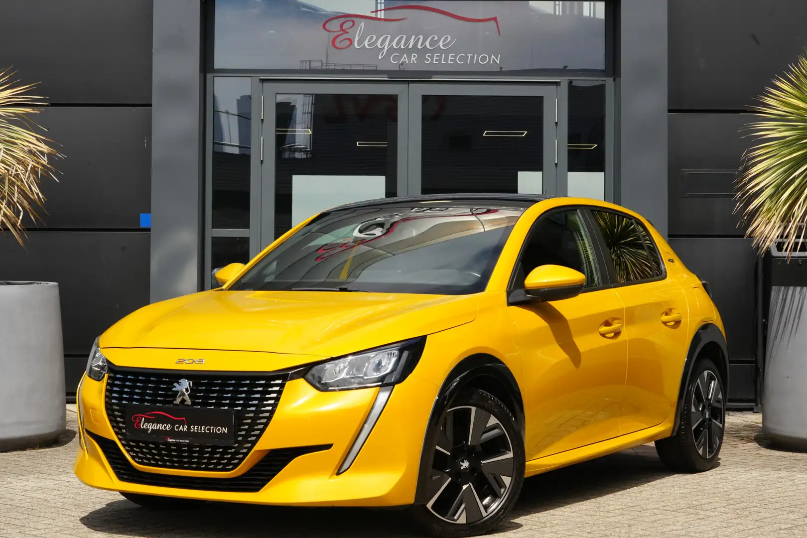 Peugeot 208 1.2 PureTech GT-Line 101pk AppleCarPlay/HarmanKard Жовтий - 1