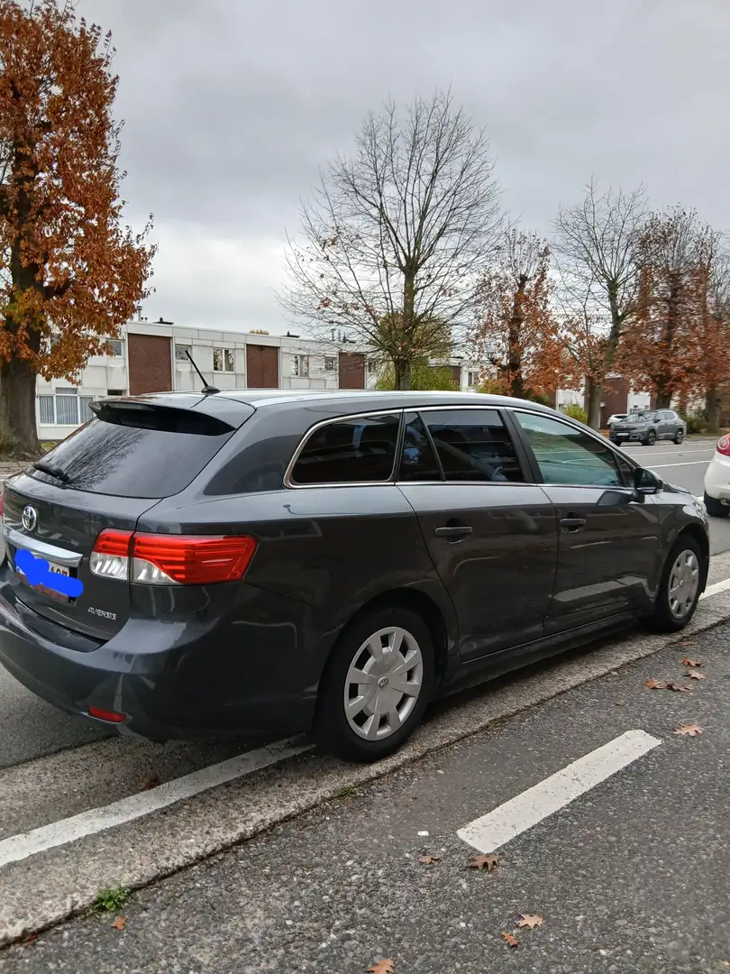 Toyota Avensis - 1