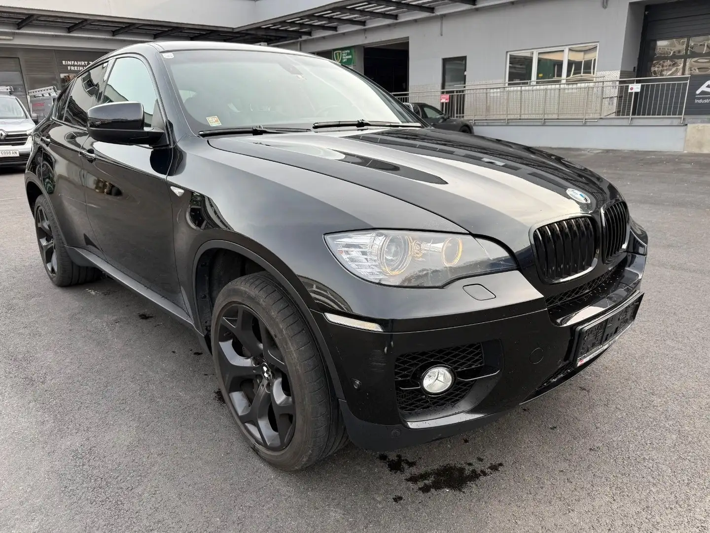 BMW X6 xDrive50i Schwarz - 2