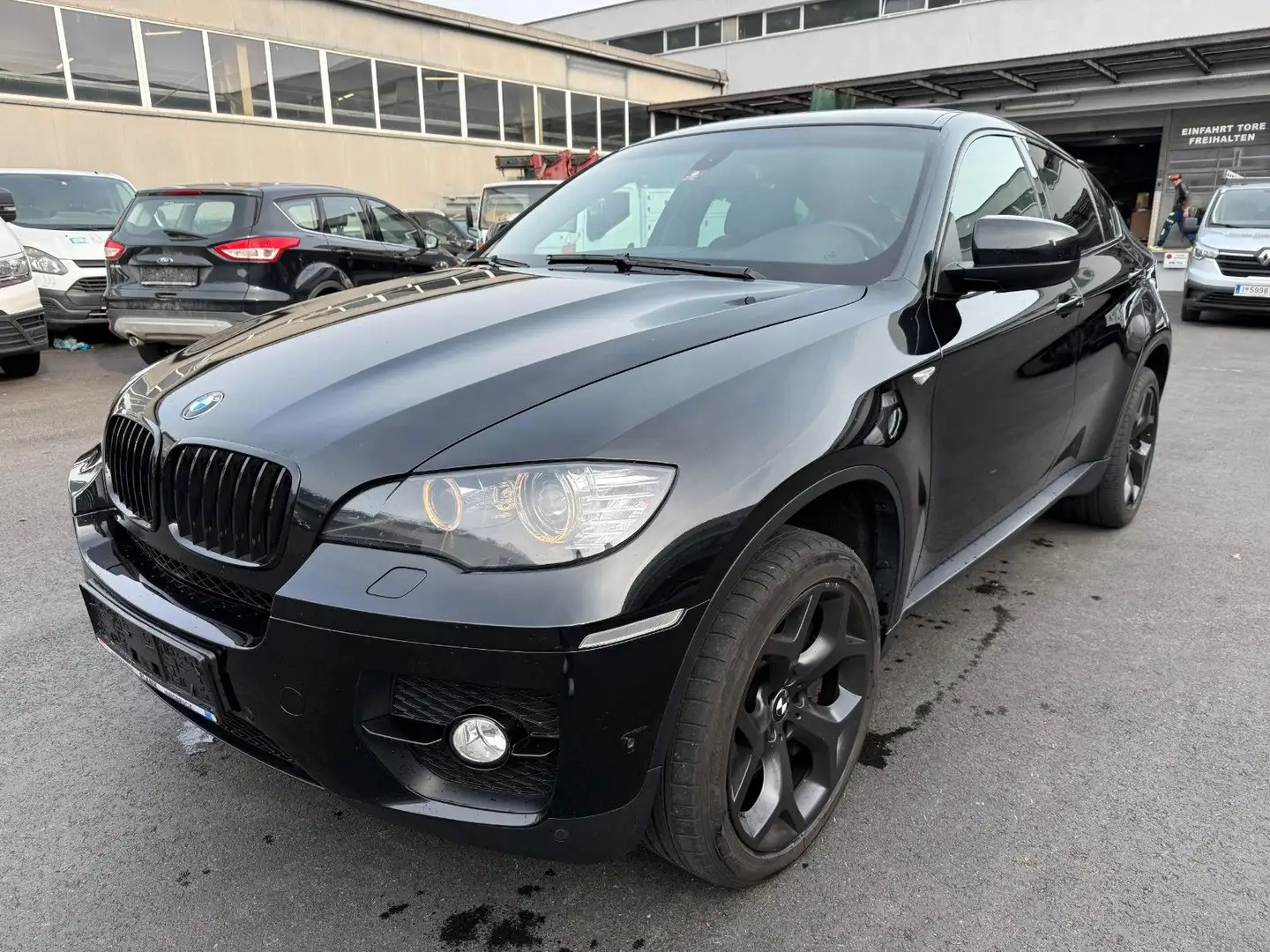 BMW X6 xDrive50i Schwarz - 1