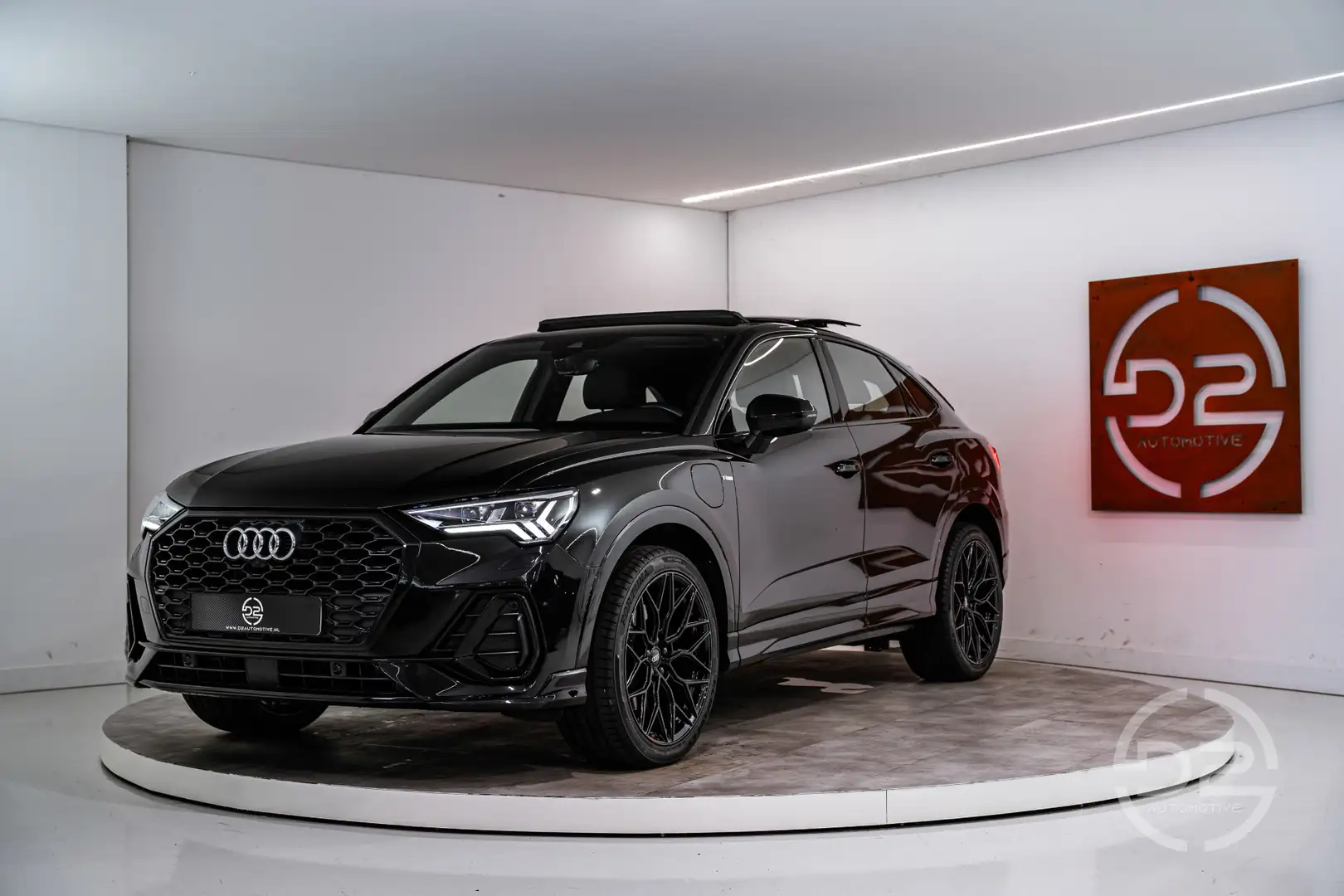 Audi Q3 Sportback 45 TFSI e S Edition 245PK | Pano | Virtu Zwart - 1