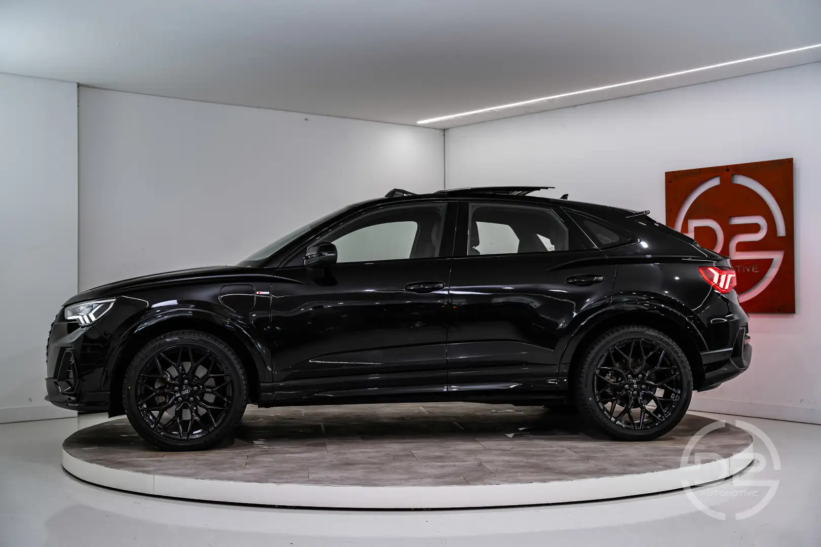 Audi Q3 Sportback 45 TFSI e S Edition 245PK | Pano | Virtu Zwart - 2