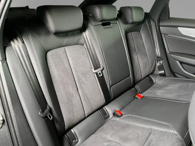 Audi S6 view 8