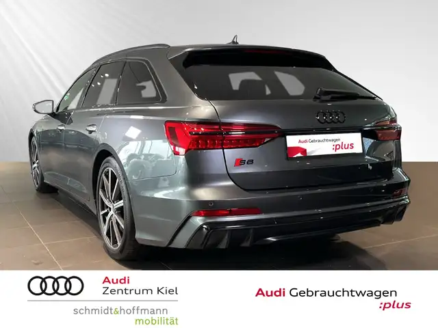 Audi S6 view 4