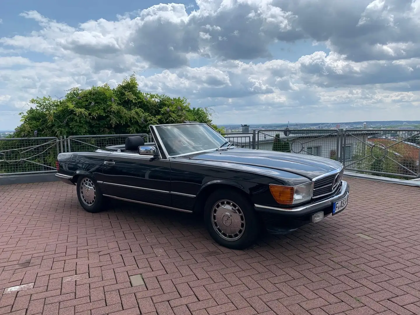Mercedes-Benz SL 560 - 1