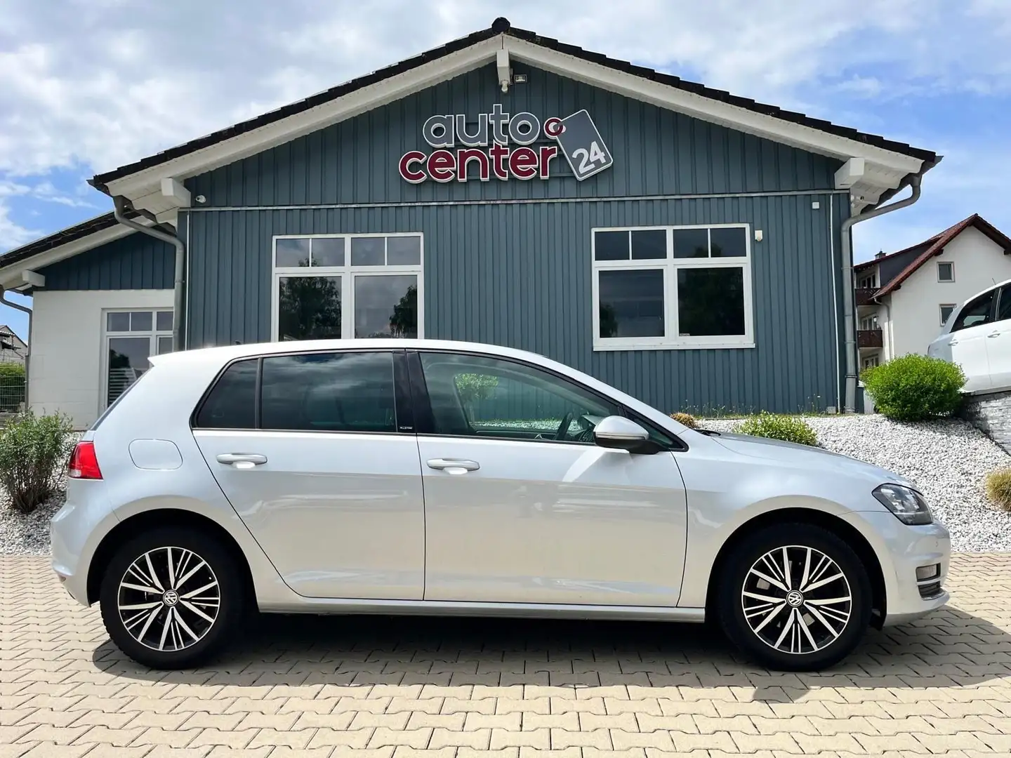 Volkswagen Golf VII Lim. Allstar°Xenon°Navi°PDC°Alu° Silber - 2