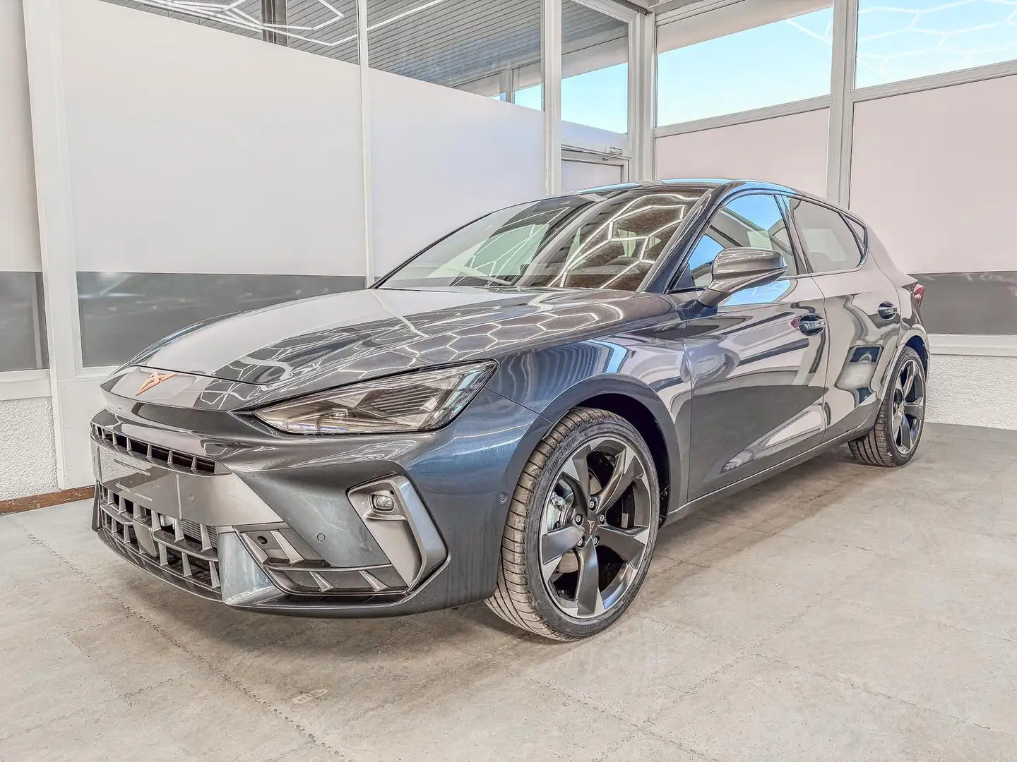 CUPRA Leon 1.5 eTSI DSG INTELLIGENT DRIVE ACC KEYLESS 1.5 ... Grau - 1