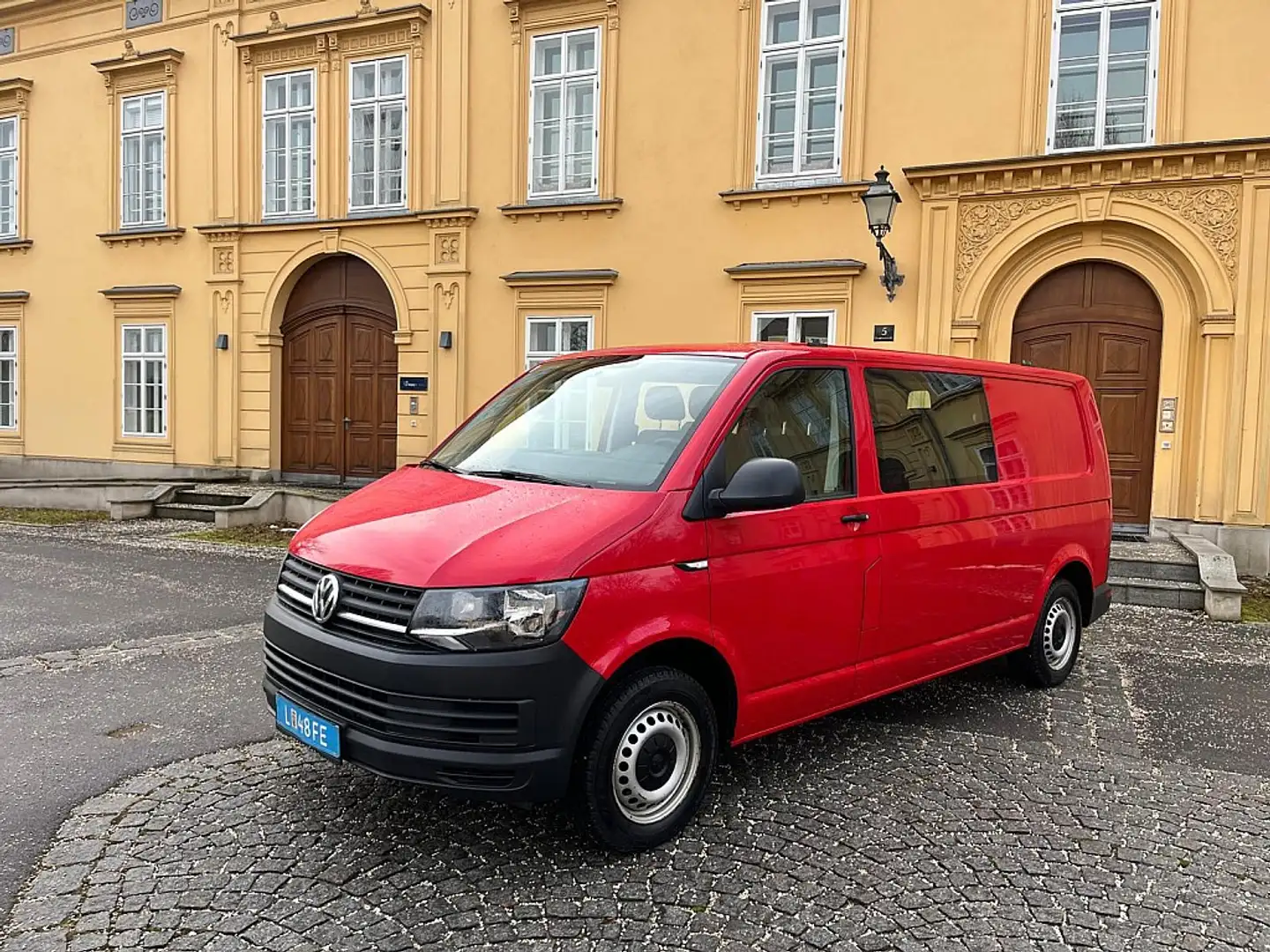 Volkswagen T6 Transporter Doka  Langer Radstand 2,0 TDI BMT Rojo - 2