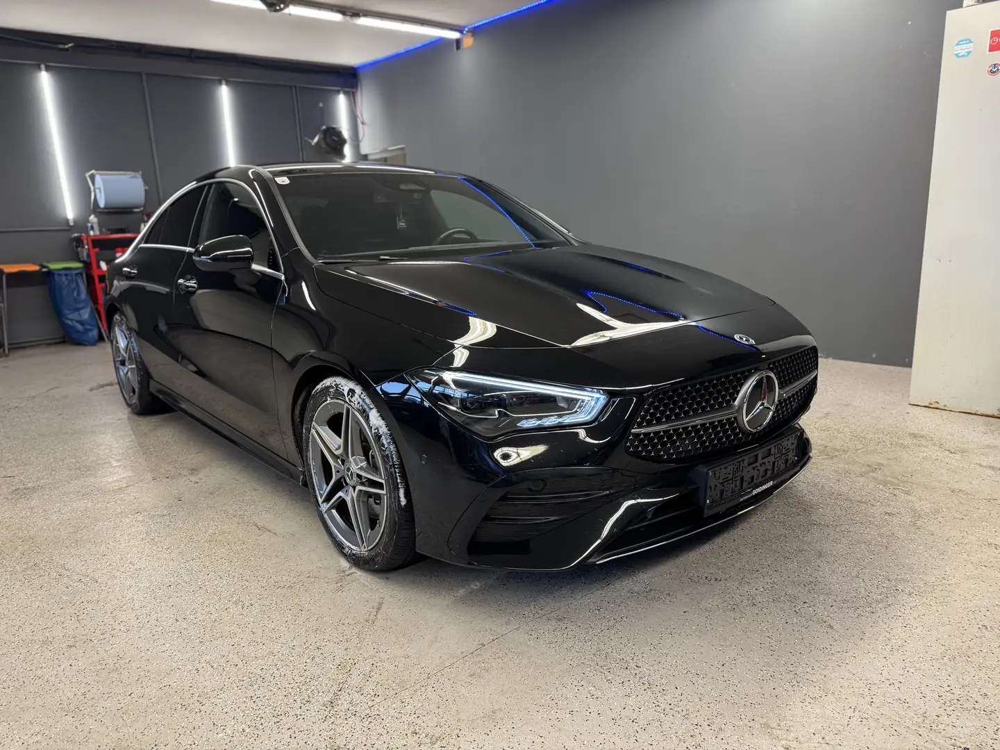 Mercedes-Benz CLA 200 CLA 200 d AMG - Line Schwarz - 1