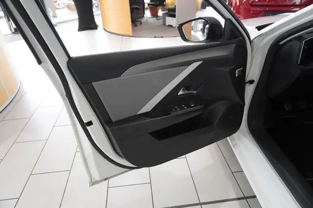 Opel Astra view 15