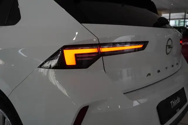 Opel Astra view 10