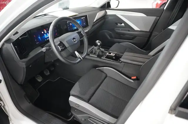Opel Astra view 13
