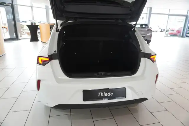 Opel Astra view 12