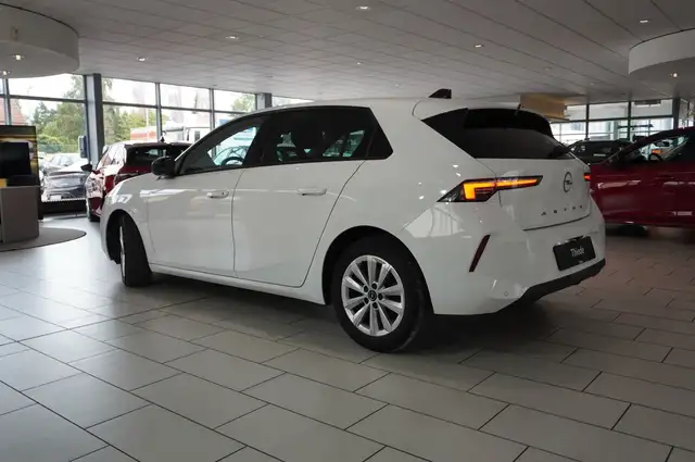 Opel Astra view 11
