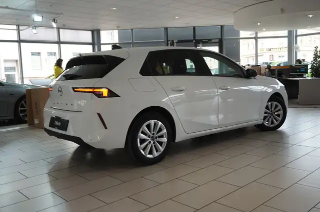Opel Astra view 9