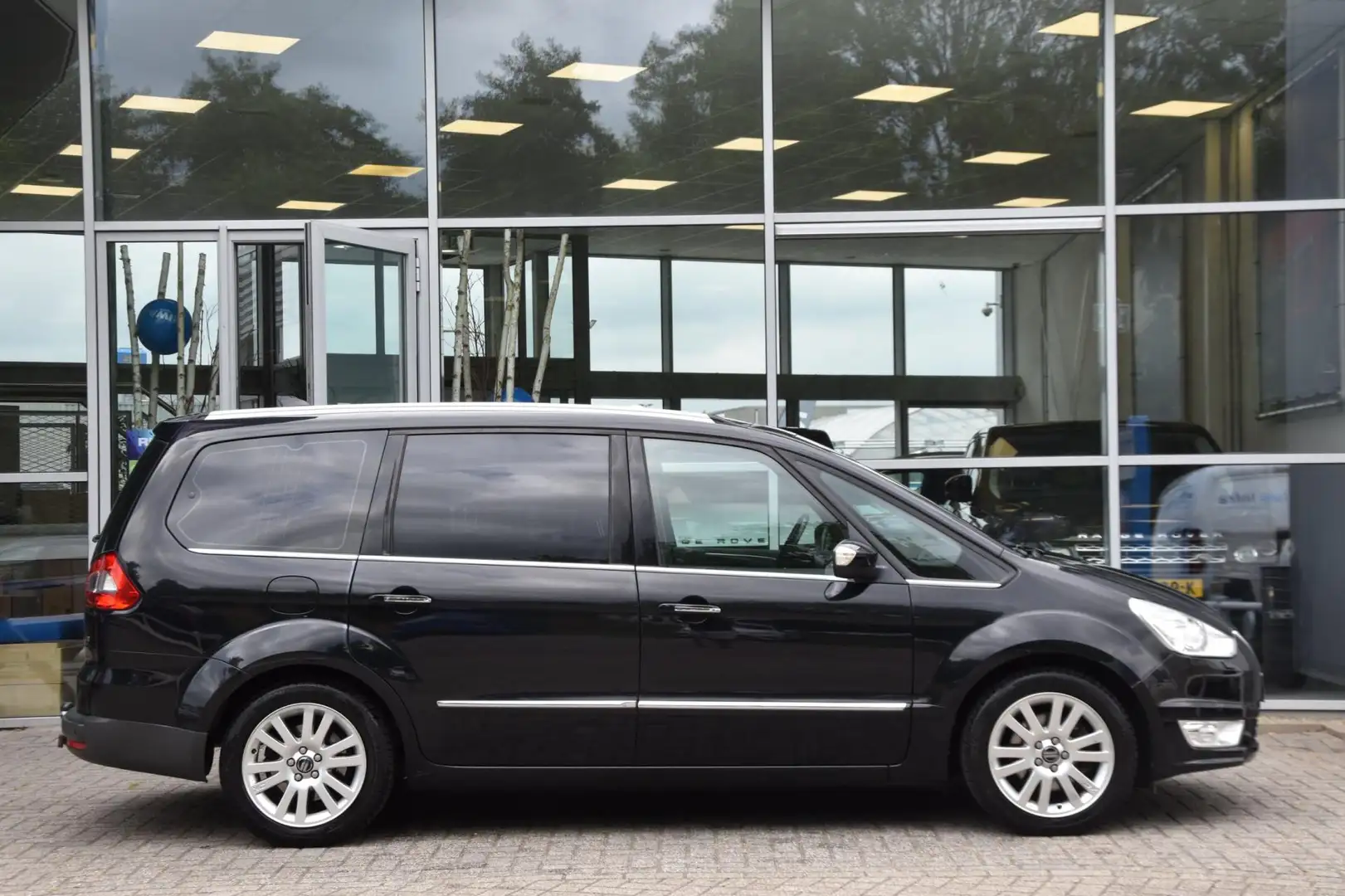 Ford Galaxy 1.6 SCTi Platinum 7 Persoons Nav. Xenon Pdc Trekha Zwart - 2