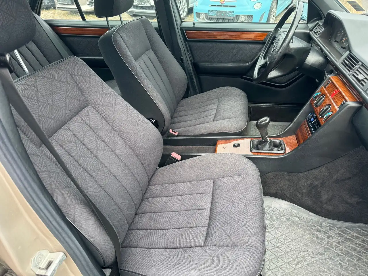 Mercedes-Benz E 200 Lim. W124 ZV/SD, foto 12