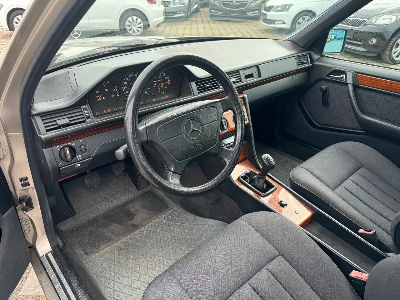Mercedes-Benz E 200 Lim. W124 ZV/SD, foto 8